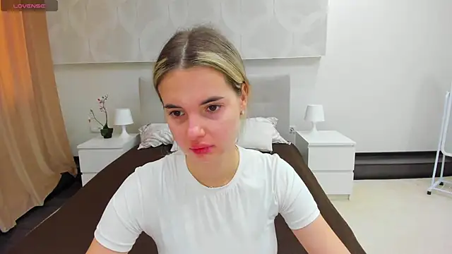 Donna Evans online show from May 7, 11:43 pm