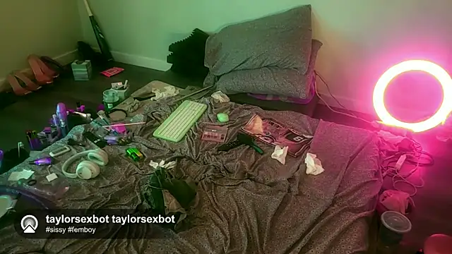 Taylorsexbot online show from May 15, 6:42 am