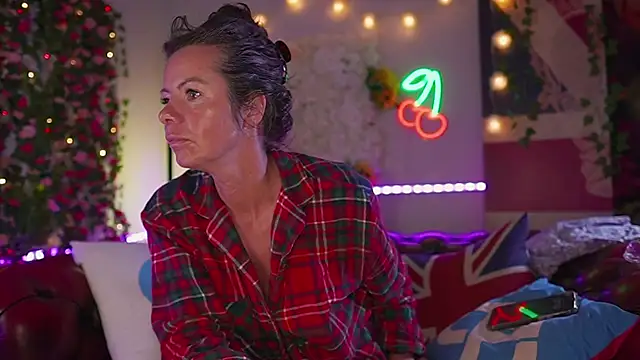 Snapshot of AmicaBentley chatting on March 24, 5:12 am AmicaBentley online show from March 24, 5:12 am