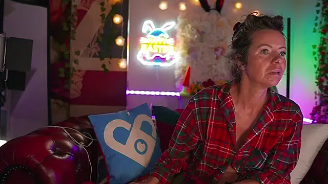 Snapshot of AmicaBentley chatting on March 29, 5:18 am AmicaBentley online show from March 29, 5:18 am