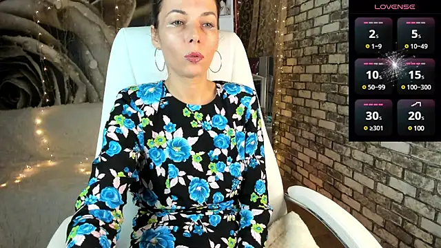 Eva Melow online show from December 4, 5:55 pm