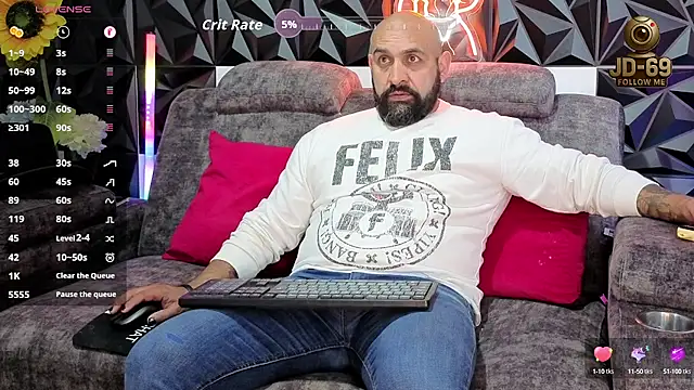 Snapshot of JD-69 chatting on October 6, 7:11 pm JD-69 online show from October 6, 7:11 pm