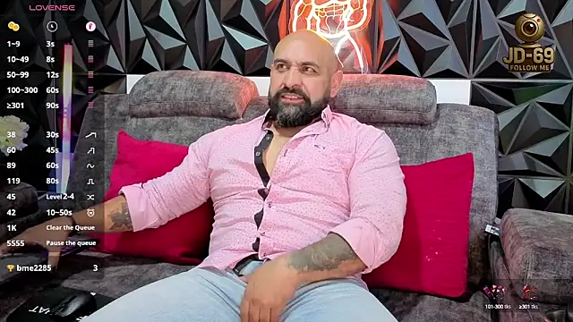 Snapshot of JD-69 chatting on October 7, 7:44 pm JD-69 online show from October 7, 7:44 pm