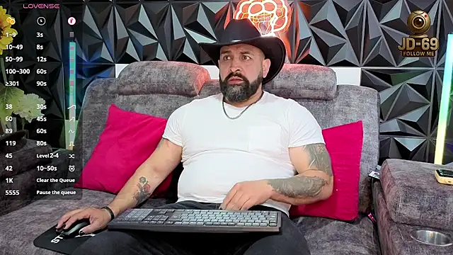 Snapshot of JD-69 chatting on October 8, 7:11 pm JD-69 online show from October 8, 7:11 pm