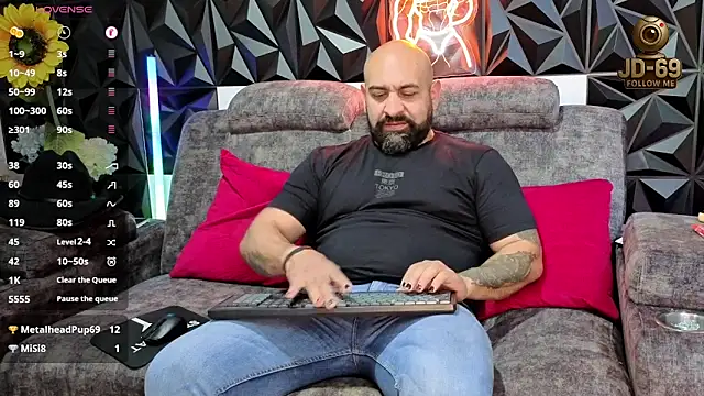 Snapshot of JD-69 chatting on October 16, 8:21 pm JD-69 online show from October 16, 8:21 pm