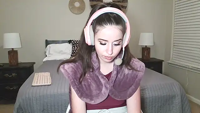 Snapshot of alisonfields chatting on July 17, 4:41 am alisonfields online show from July 17, 4:41 am