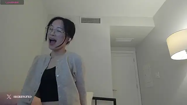 Snapshot of secretgirlfriendxo chatting on December 10, 7:16 am secretgirlfriendxo online show from December 10, 7:16 am