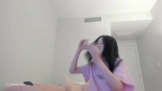 Snapshot of secretgirlfriendxo chatting on December 26, 6:19 am secretgirlfriendxo online show from December 26, 6:19 am