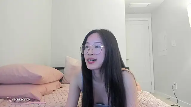 Snapshot of secretgirlfriendxo chatting on January 22, 7:35 am secretgirlfriendxo online show from January 22, 7:35 am