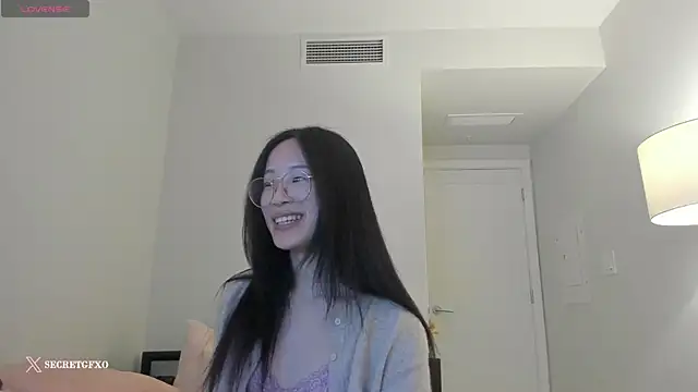 Snapshot of secretgirlfriendxo chatting on February 4, 6:04 am secretgirlfriendxo online show from February 4, 6:04 am