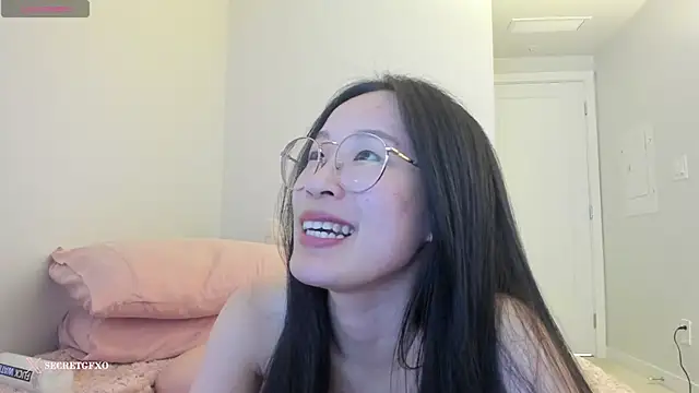 Snapshot of secretgirlfriendxo chatting on February 4, 9:07 am secretgirlfriendxo online show from February 4, 9:07 am