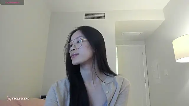 Snapshot of secretgirlfriendxo chatting on February 5, 8:21 am secretgirlfriendxo online show from February 5, 8:21 am