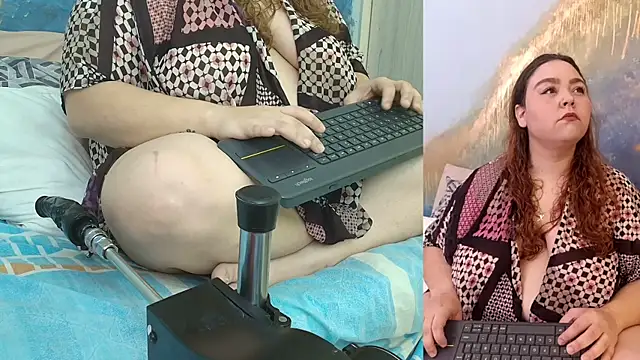 Snapshot of julia_sweet_1 chatting on May 23, 9:52 pm julia sweet 1 online show from May 23, 9:52 pm