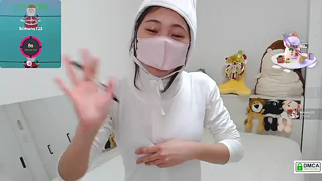 Snapshot of SUZU_ chatting on January 1, 12:11 pm SUZU online show from January 1, 12:11 pm