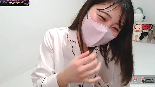 Snapshot of SUZU_ chatting on February 12, 9:43 pm SUZU online show from February 12, 9:43 pm