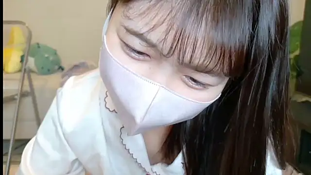 Snapshot of SUZU_ chatting on February 13, 9:44 pm SUZU online show from February 13, 9:44 pm