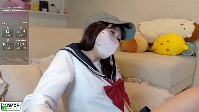 Snapshot of SUZU_ chatting on March 7, 10:12 am SUZU online show from March 7, 10:12 am