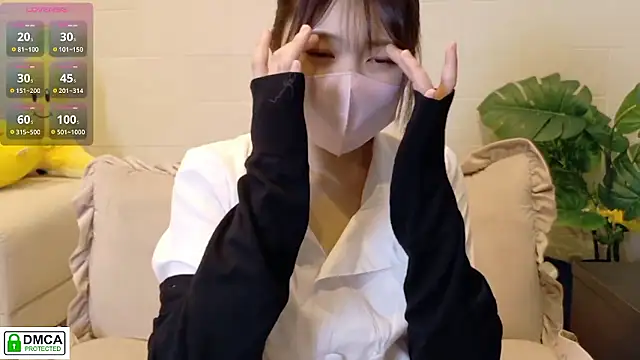 Snapshot of SUZU_ chatting on April 4, 10:13 am SUZU online show from April 4, 10:13 am