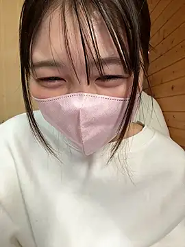 Snapshot of SUZU_ chatting on April 7, 10:26 am SUZU online show from April 7, 10:26 am