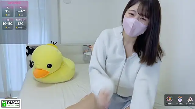Snapshot of SUZU_ chatting on April 10, 9:41 pm SUZU online show from April 10, 9:41 pm