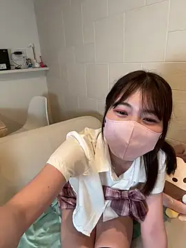 Snapshot of SUZU_ chatting on April 11, 9:13 am SUZU online show from April 11, 9:13 am