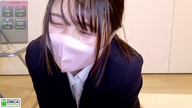 Snapshot of SUZU_ chatting on April 12, 12:43 pm SUZU online show from April 12, 12:43 pm