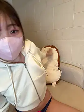 Snapshot of SUZU_ chatting on April 18, 11:14 am SUZU online show from April 18, 11:14 am