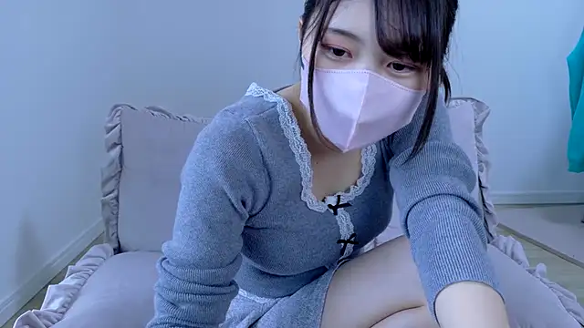 Snapshot of SUZU_ chatting on April 23, 6:14 am SUZU online show from April 23, 6:14 am
