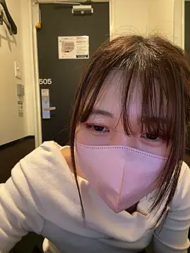Snapshot of SUZU_ chatting on May 3, 1:22 am SUZU online show from May 3, 1:22 am