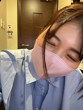 Snapshot of SUZU_ chatting on May 8, 6:19 am SUZU online show from May 8, 6:19 am