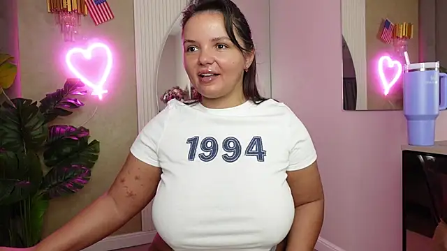 Snapshot of CelesteBailey chatting on April 4, 7:39 am CelesteBailey online show from April 4, 7:39 am