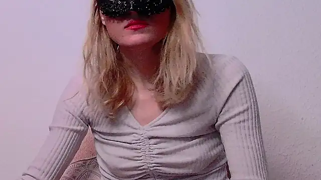 Snapshot of SecretAnni chatting on December 13, 3:49 am SecretAnni online show from December 13, 3:49 am