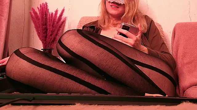 Snapshot of SecretAnni chatting on December 28, 8:36 pm SecretAnni online show from December 28, 8:36 pm