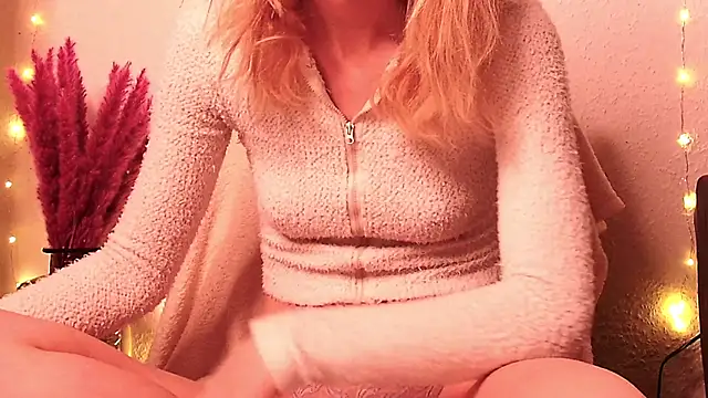 Snapshot of SecretAnni chatting on January 5, 6:35 am SecretAnni online show from January 5, 6:35 am