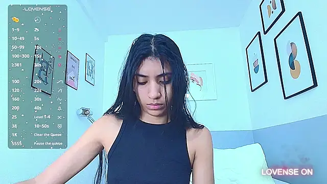 Snapshot of littlee_emilyy_ chatting on December 18, 12:29 pm littlee emilyy online show from December 18, 12:29 pm