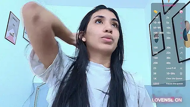 Snapshot of littlee_emilyy_ chatting on December 23, 3:55 pm littlee emilyy online show from December 23, 3:55 pm