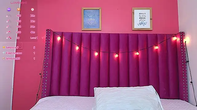 Snapshot of littlee_emilyy_ chatting on January 23, 3:05 am littlee emilyy online show from January 23, 3:05 am
