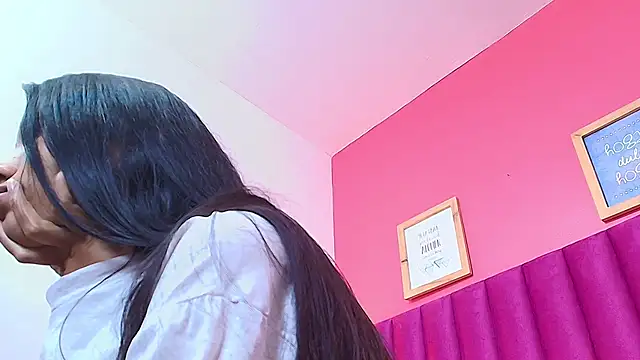 Snapshot of littlee_emilyy_ chatting on January 28, 8:57 am littlee emilyy online show from January 28, 8:57 am