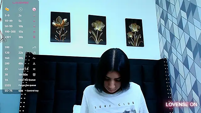 Snapshot of littlee_emilyy_ chatting on February 7, 10:09 pm littlee emilyy online show from February 7, 10:09 pm