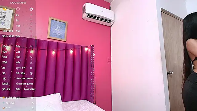 Snapshot of littlee_emilyy_ chatting on February 12, 3:07 am littlee emilyy online show from February 12, 3:07 am