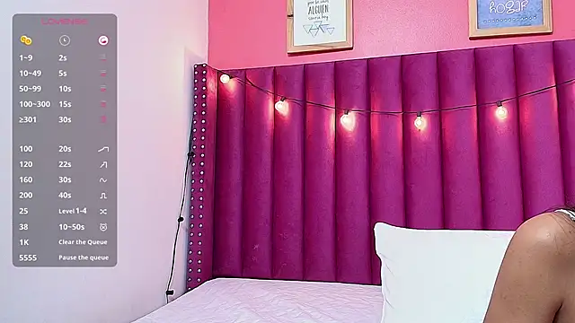 Snapshot of littlee_emilyy_ chatting on February 21, 6:07 am littlee emilyy online show from February 21, 6:07 am