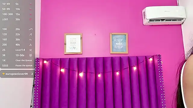 Snapshot of littlee_emilyy_ chatting on February 22, 3:01 am littlee emilyy online show from February 22, 3:01 am