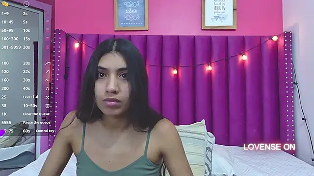 Snapshot of littlee_emilyy_ chatting on March 8, 3:06 am littlee emilyy online show from March 8, 3:06 am