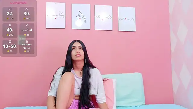 Snapshot of littlee_emilyy_ chatting on October 4, 12:30 am littlee emilyy online show from October 4, 12:30 am