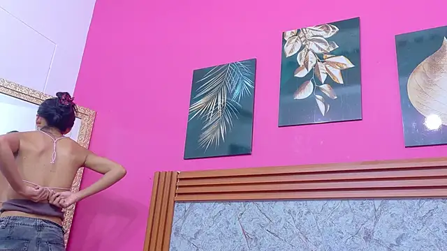 littlee emilyy  online show from May 6, 1:05 pm