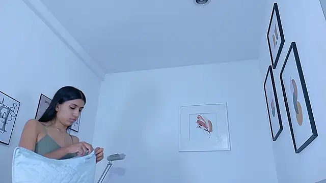 littlee emilyy  online show from May 17, 12:23 pm