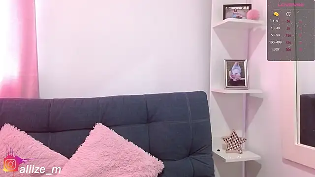 aliicee m online show from December 8, 1:36 pm