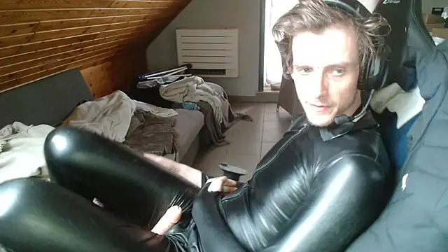 Snapshot of Str8boyy chatting on February 24, 10:57 am Str8boyy online show from February 24, 10:57 am