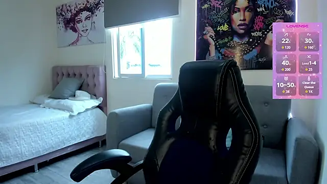 andykiuty online show from December 22, 5:10 pm