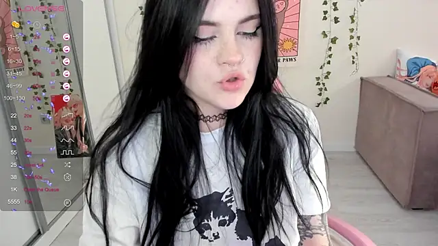 Snapshot of SelenaCute chatting on February 7, 7:40 am SelenaCute online show from February 7, 7:40 am